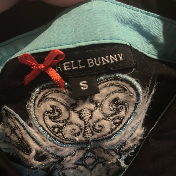 Hell Bunny size small pearl snap top - Picture 3 of 3